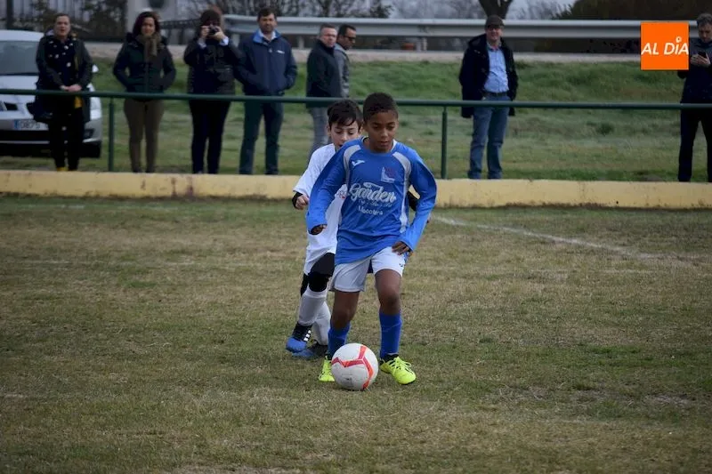 Foto 11 - El Alev&iacute;n B del Alba de Tormes CF consigue un merecido triunfo ante el San Agust&iacute;n B