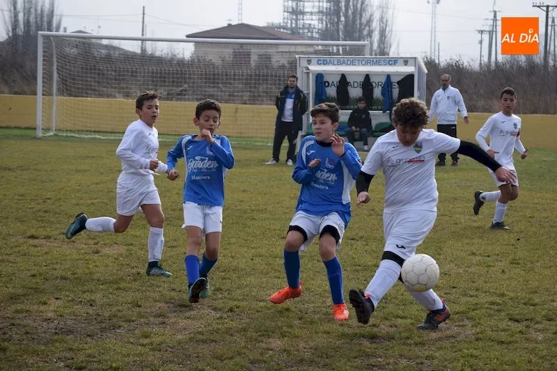 Foto 2 - El Alev&iacute;n B del Alba de Tormes CF consigue un merecido triunfo ante el San Agust&iacute;n B