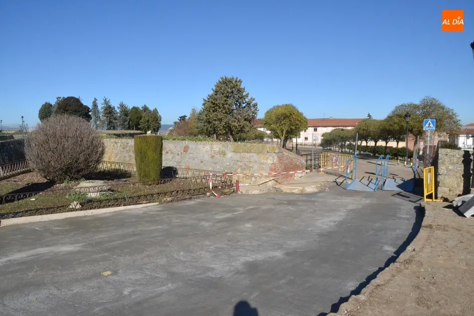 Foto 9 - Reabierto de forma definitiva a los peatones el tramo en obras de la R&uacute;a del Sol  