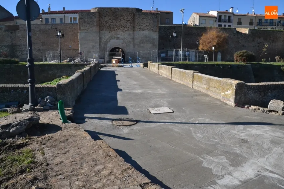 Foto 7 - Reabierto de forma definitiva a los peatones el tramo en obras de la R&uacute;a del Sol  