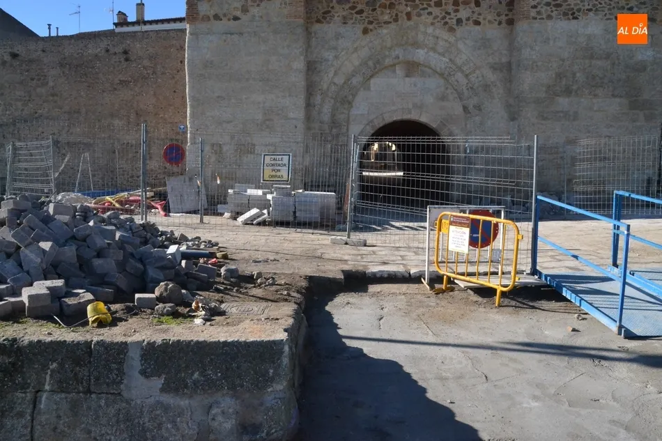 Foto 5 - Reabierto de forma definitiva a los peatones el tramo en obras de la R&uacute;a del Sol  