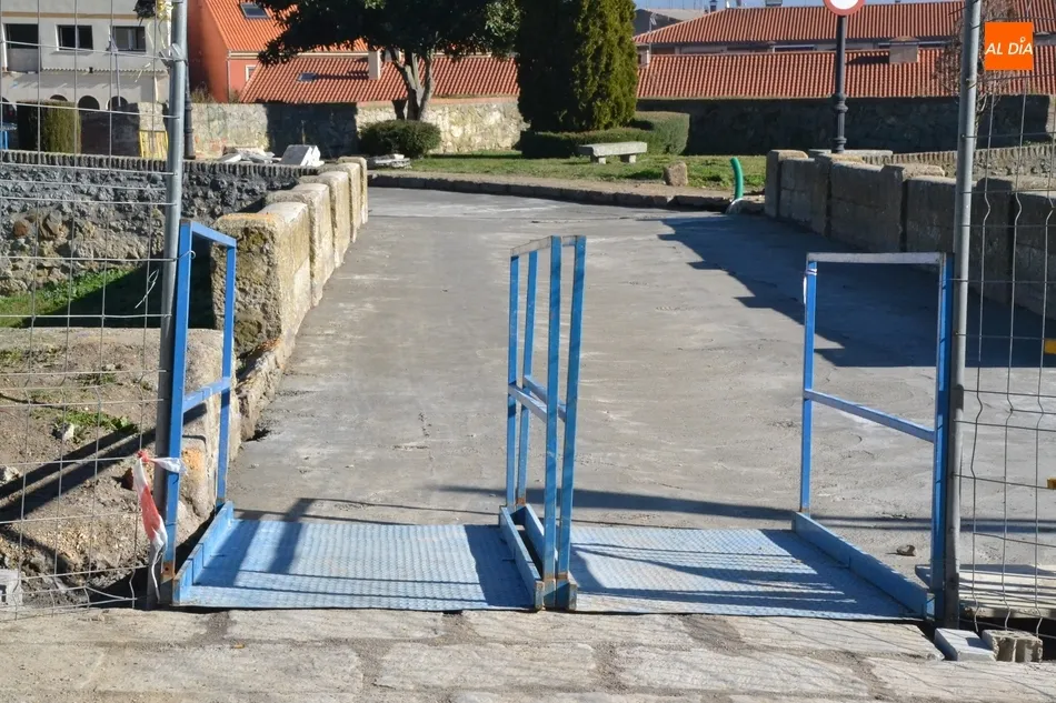 Foto 3 - Reabierto de forma definitiva a los peatones el tramo en obras de la R&uacute;a del Sol  