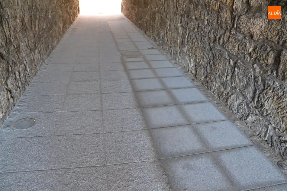 Foto 2 - Reabierto de forma definitiva a los peatones el tramo en obras de la R&uacute;a del Sol  