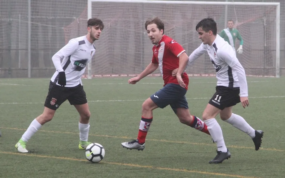 Foto 8 - El Ciudad Rodrigo saca por 1&ordf; vez algo positivo en el fort&iacute;n del Villa de Simancas  
