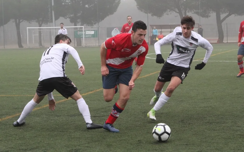 Foto 5 - El Ciudad Rodrigo saca por 1&ordf; vez algo positivo en el fort&iacute;n del Villa de Simancas  