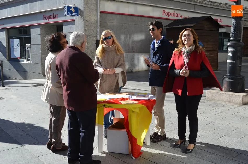 Foto 10 - Los Populares de B&eacute;jar celebran en la calle el D&iacute;a de la Constituci&oacute;n  