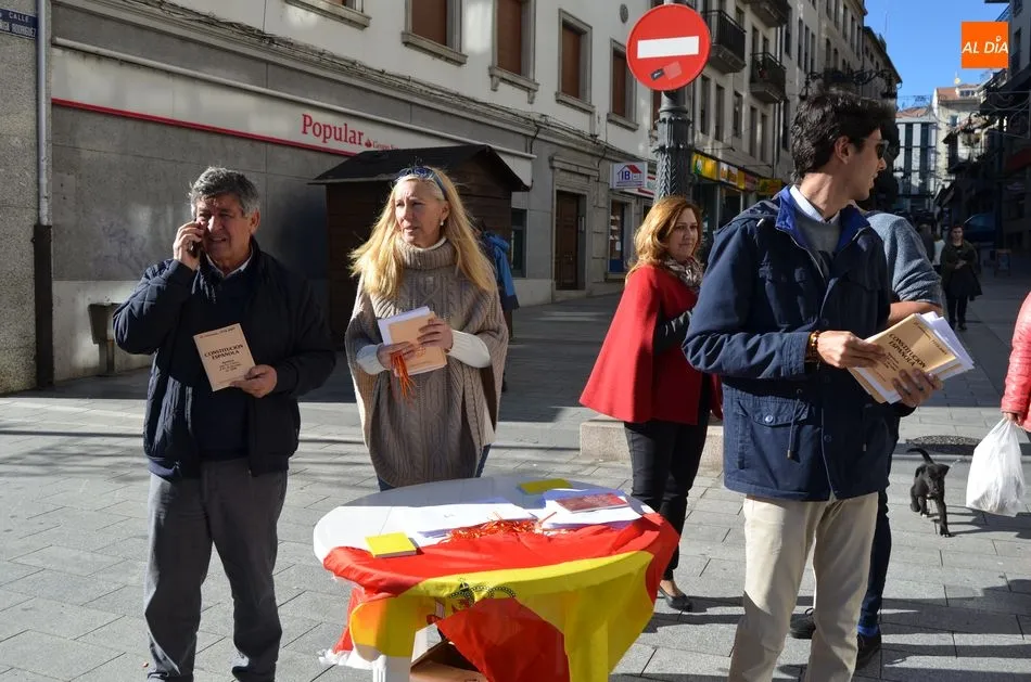 Foto 9 - Los Populares de B&eacute;jar celebran en la calle el D&iacute;a de la Constituci&oacute;n  