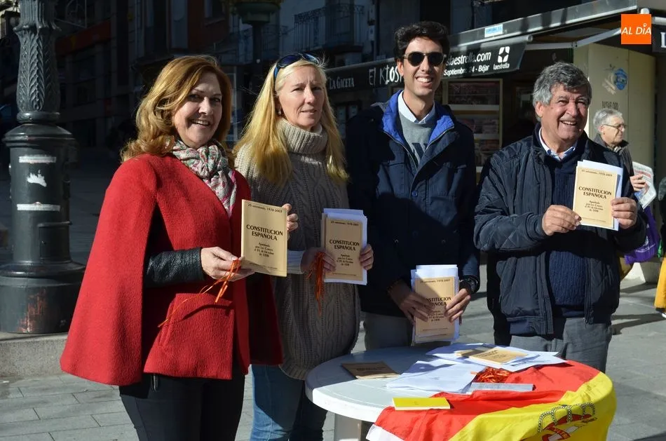 Foto 7 - Los Populares de B&eacute;jar celebran en la calle el D&iacute;a de la Constituci&oacute;n  