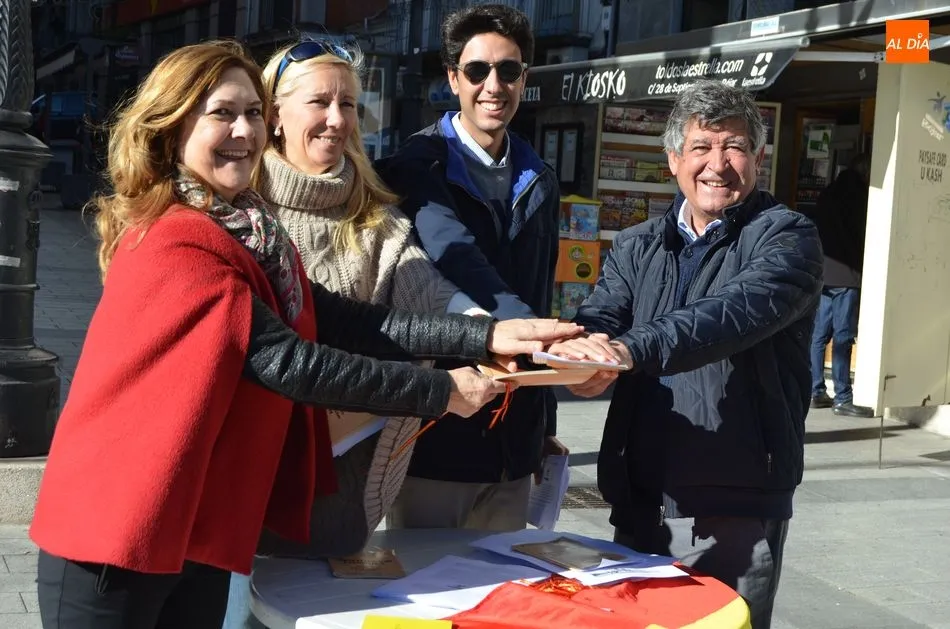 Foto 5 - Los Populares de B&eacute;jar celebran en la calle el D&iacute;a de la Constituci&oacute;n  