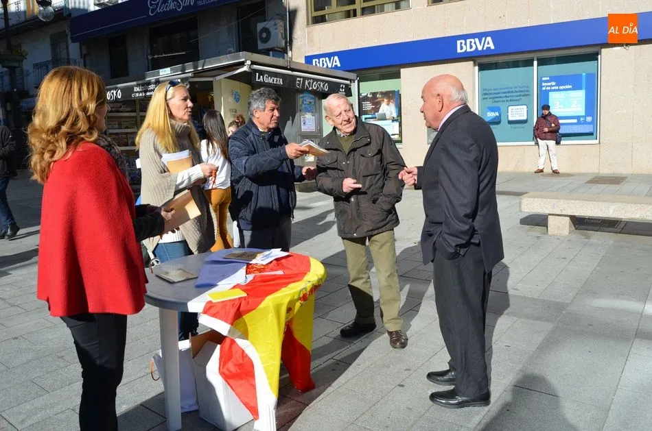 Foto 4 - Los Populares de B&eacute;jar celebran en la calle el D&iacute;a de la Constituci&oacute;n  