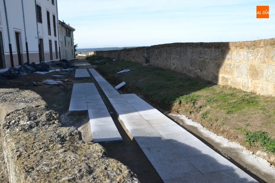 Foto 4 - El &lsquo;nuevo&rsquo; tramo del adarve empieza a tomar forma  