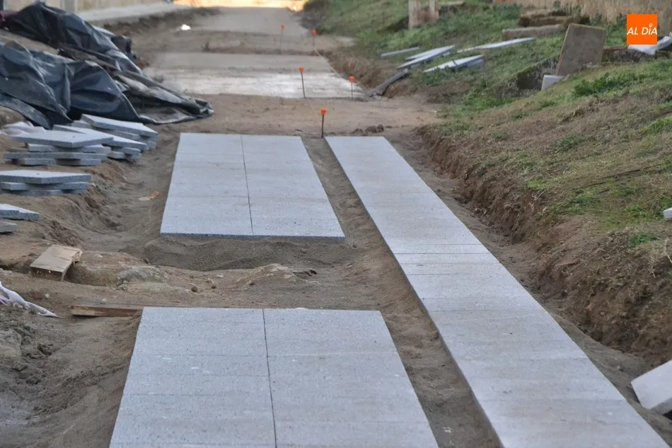 El ‘nuevo’ tramo del adarve empieza a tomar forma  