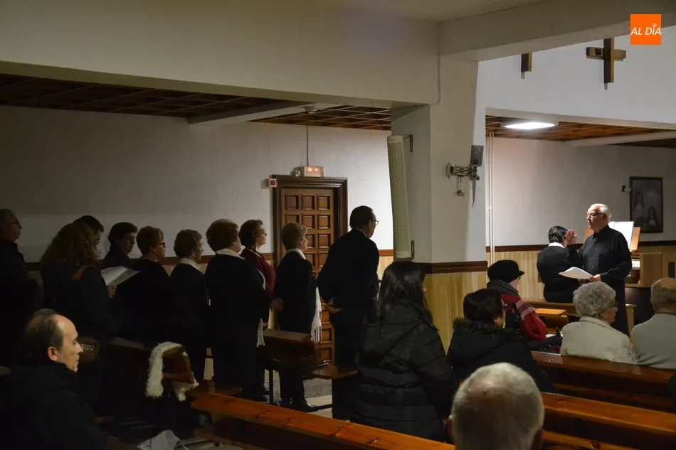 Foto 3 - El Coro de San Andr&eacute;s anima la Vigilia del Movimiento Familiar Cristiano  
