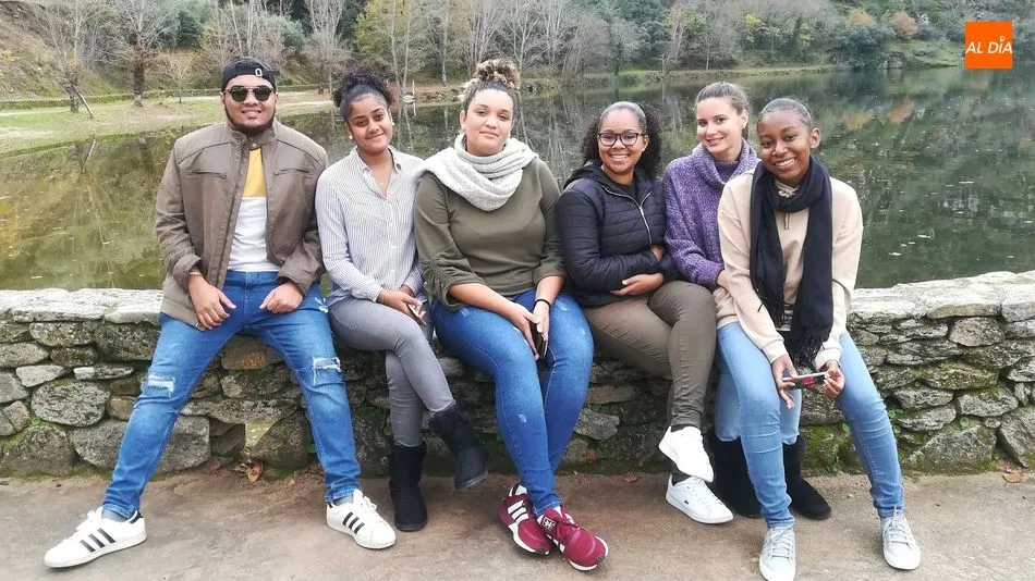 Con la playa del Rostro de fondo