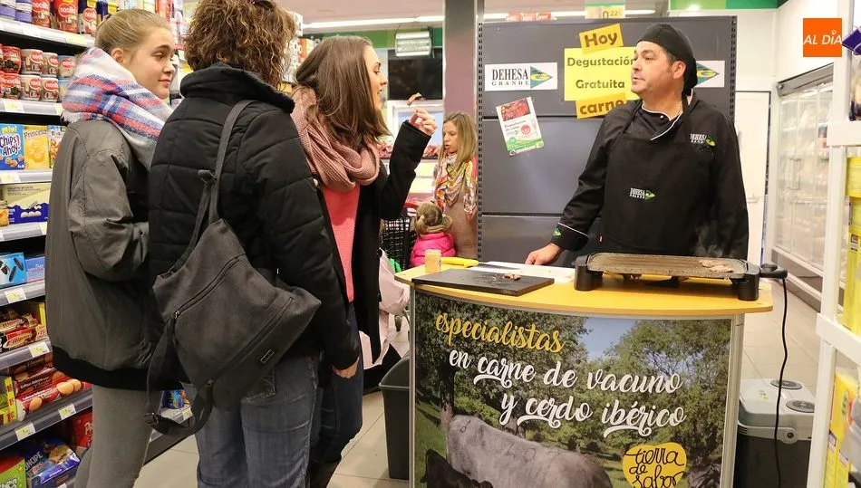 Foto 2 - Supermercado Covir&aacute;n ofrece una degustaci&oacute;n de la exquisita carne de ternera Dehesa Grande  