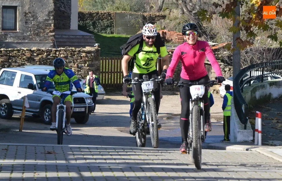 Foto 8 - R&eacute;cord de participaci&oacute;n en la cita prenavide&ntilde;a de Saelices con la BTT  