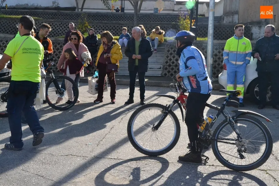 Foto 9 - R&eacute;cord de participaci&oacute;n en la cita prenavide&ntilde;a de Saelices con la BTT  