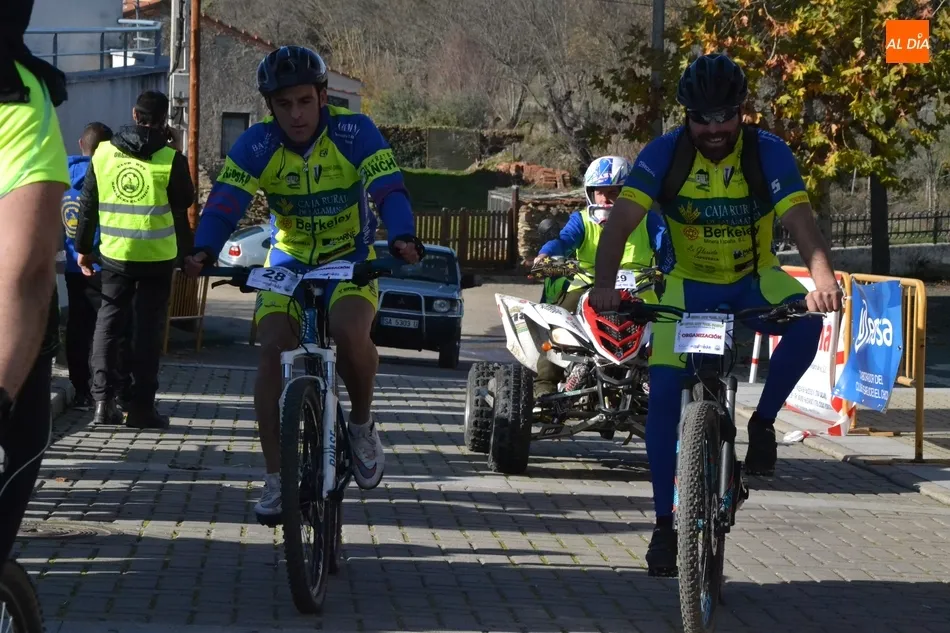 Foto 5 - R&eacute;cord de participaci&oacute;n en la cita prenavide&ntilde;a de Saelices con la BTT  