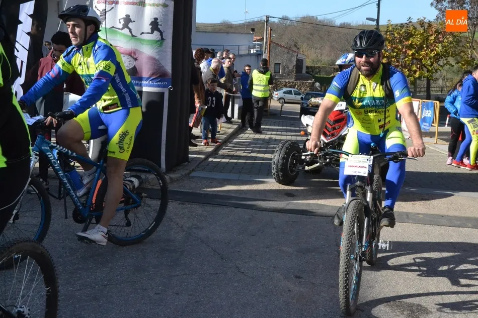 Foto 4 - R&eacute;cord de participaci&oacute;n en la cita prenavide&ntilde;a de Saelices con la BTT  