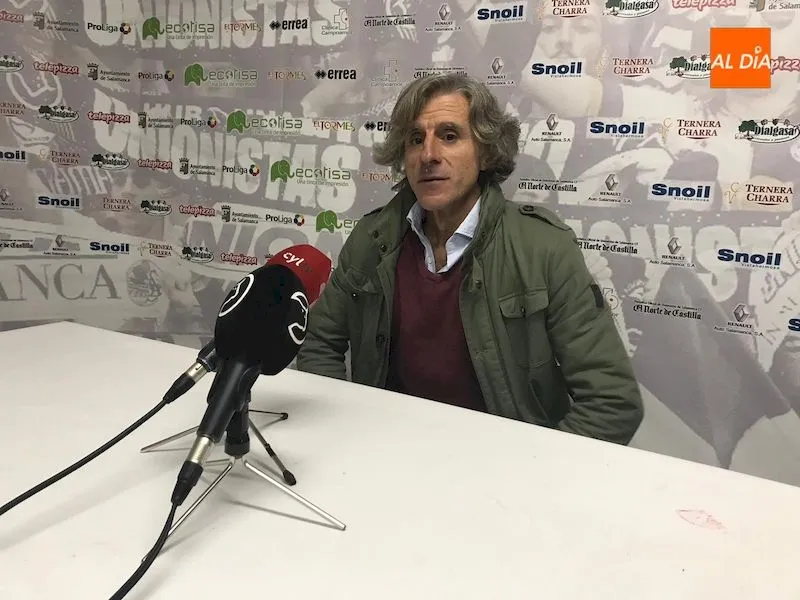 Roberto Aguirre durante la rueda de prensa tras el partido