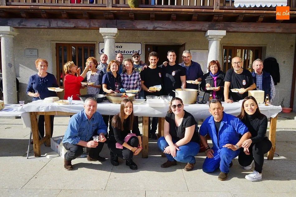 Miembros del Ayuntamiento, vecinos y voluntarios disfrutaron de la jornada matancera junto a dos centenares de visitantes