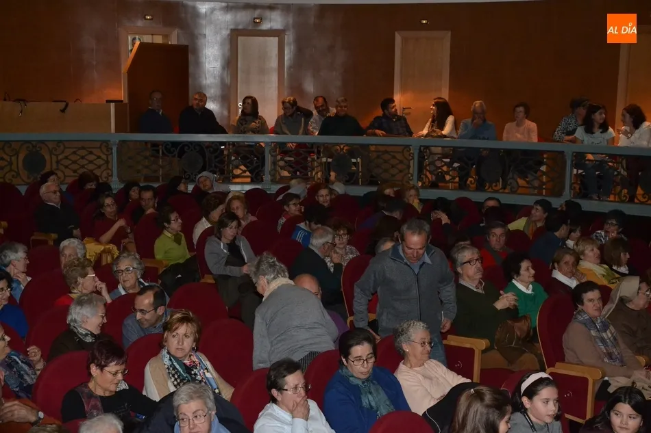 Foto 5 - Media entrada en la experiencia m&iacute;stica con la Hermana Glenda en el Teatro Nuevo  