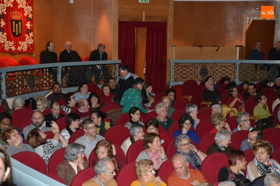 Foto 4 - Media entrada en la experiencia m&iacute;stica con la Hermana Glenda en el Teatro Nuevo  