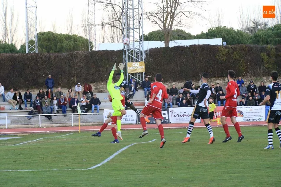 Foto 10 - Unionistas no decanta la balanza ante el Deportivo Fabril (0-0)