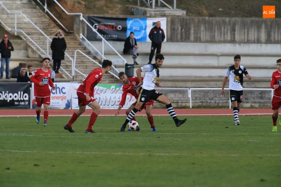 Foto 6 - Unionistas no decanta la balanza ante el Deportivo Fabril (0-0)