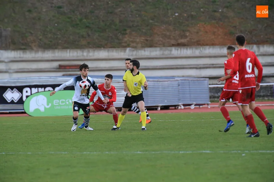 Foto 4 - Unionistas no decanta la balanza ante el Deportivo Fabril (0-0)