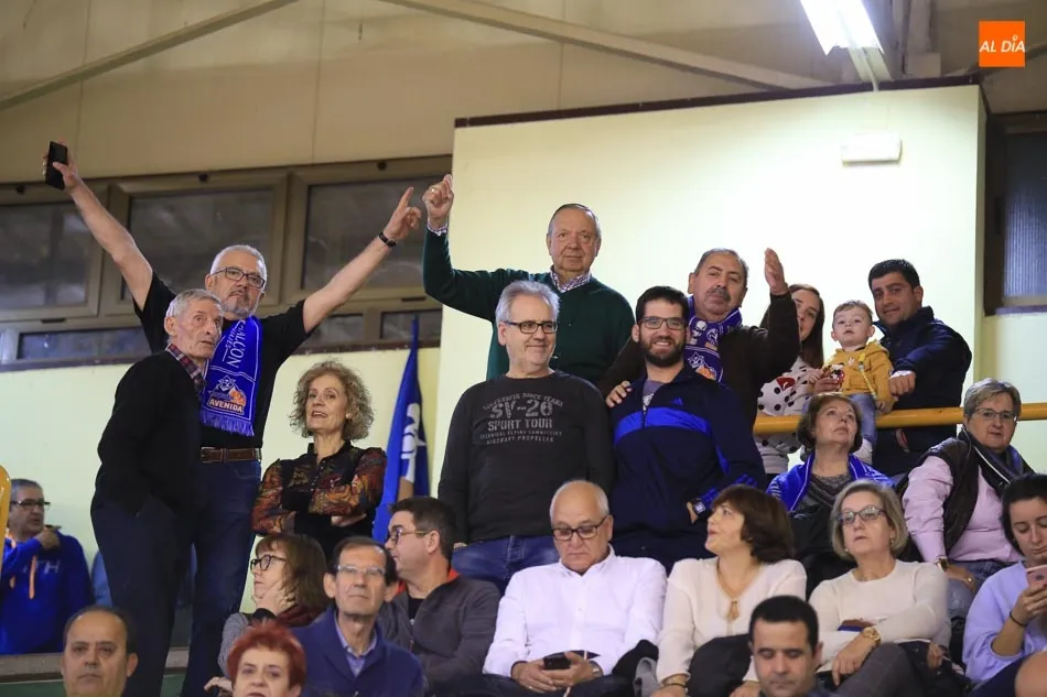 Foto 2 - El Perfumer&iacute;as Avenida sabe sufrir para seguir invicto en Espa&ntilde;a (78-71)  