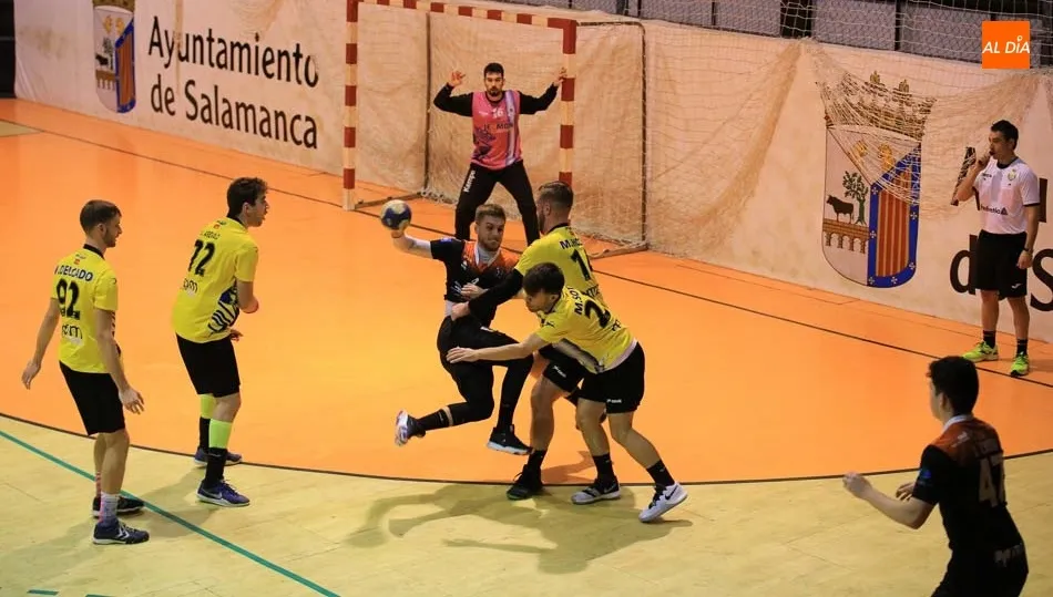 El Autocares Sanalón Ciudad de Salamanca regresa a la victoria frente al colista (24-21)