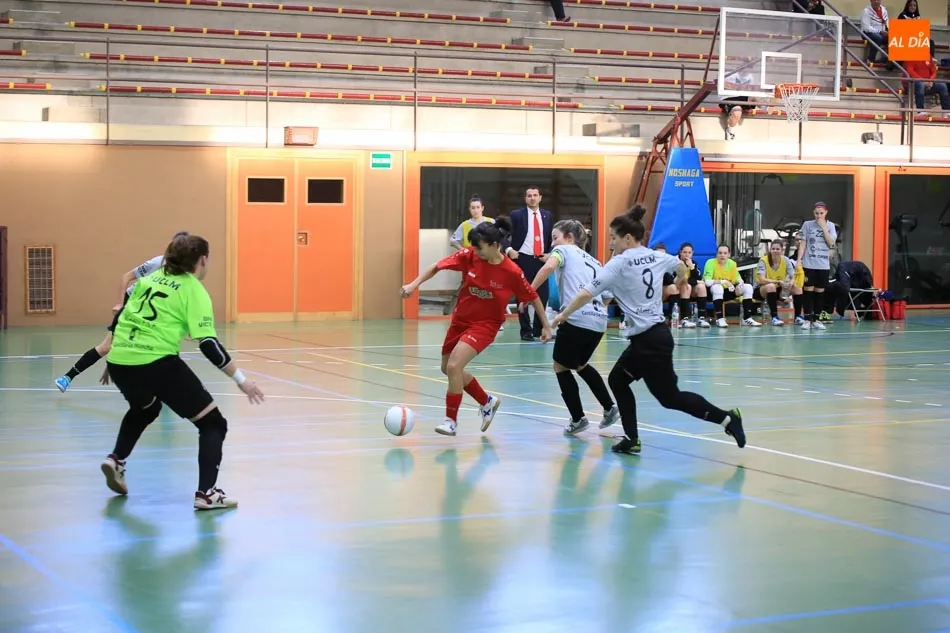 Foto 11 - La Universidad de Salamanca cae frente al Almagro (4-5) en un partido marcado por el arbitraje