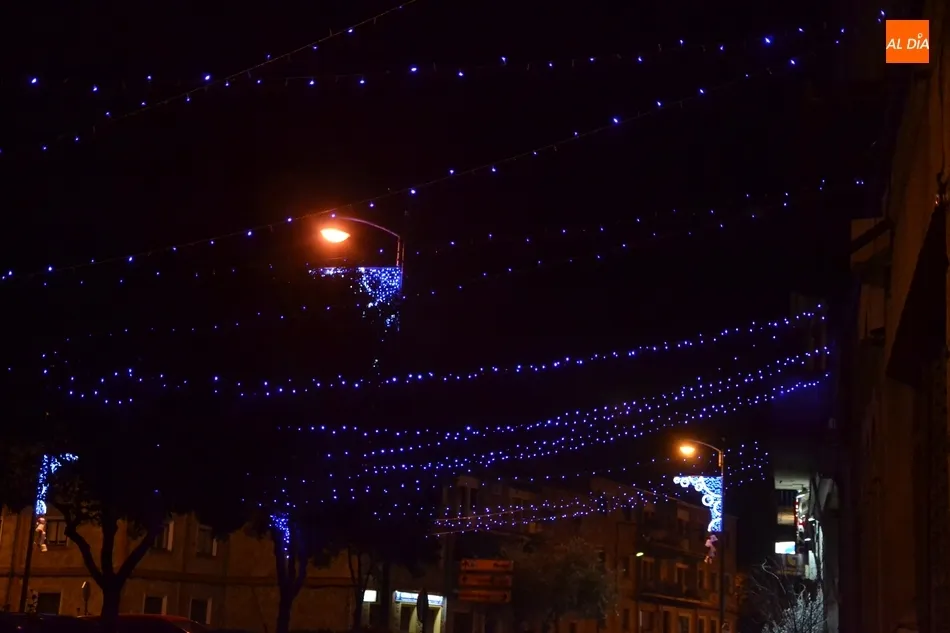 1Foto: Cielo azulado en plena noche gracias a la Navidad  