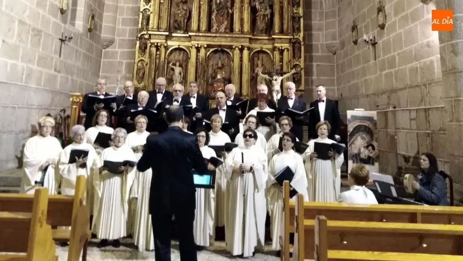 La Coral interpretó varios villancicos populares / F. del Arco