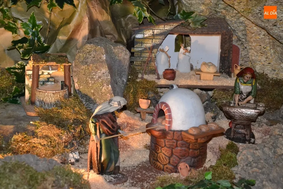 La Residencia San José ya tiene listo su gigantesco belén navideño  