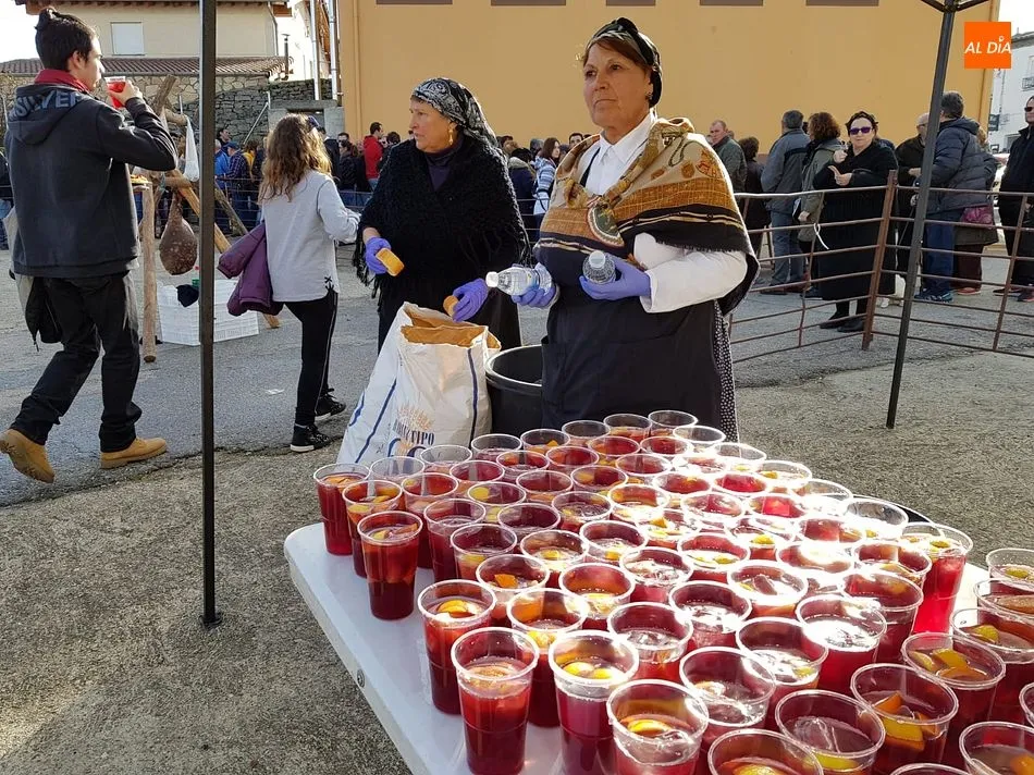 Foto 9 - Medio millar de personas disfruta de la matanza tradicional