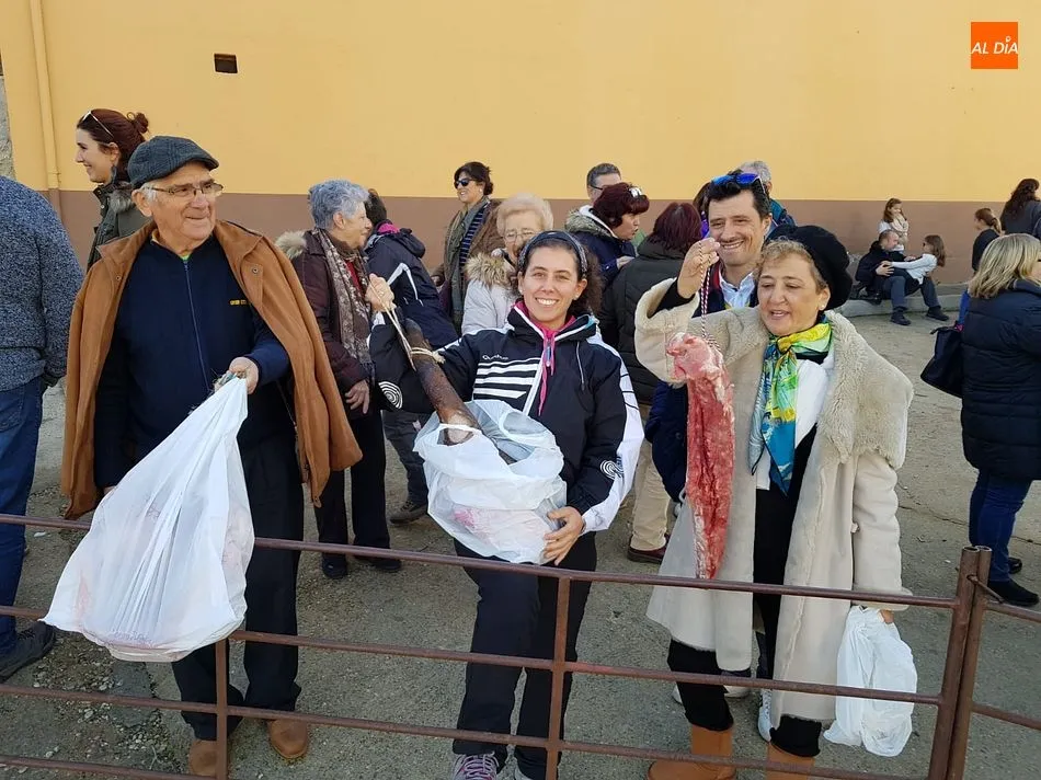 Foto 7 - Medio millar de personas disfruta de la matanza tradicional