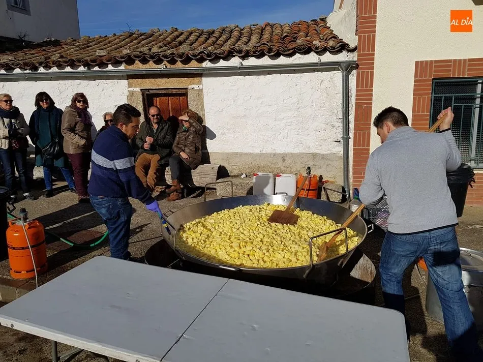 Foto 4 - Medio millar de personas disfruta de la matanza tradicional