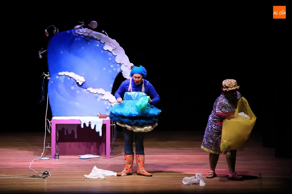 Foto 10 - El teatro infantil &lsquo;&iexcl;Hasta las gotas!&rsquo; pone el broche final al II &lsquo;Encuentro de Payasas&rsquo;  
