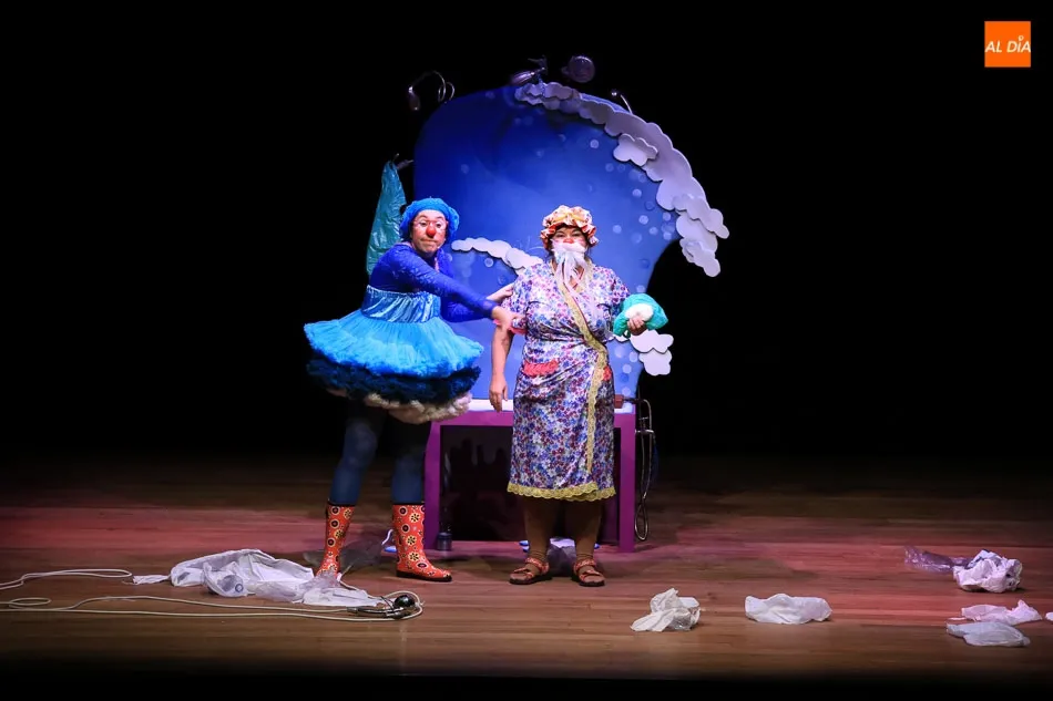 Foto 5 - El teatro infantil &lsquo;&iexcl;Hasta las gotas!&rsquo; pone el broche final al II &lsquo;Encuentro de Payasas&rsquo;  