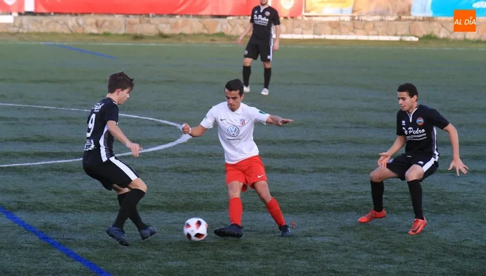 Una acción del partido. / Fotos: Alberto Martín