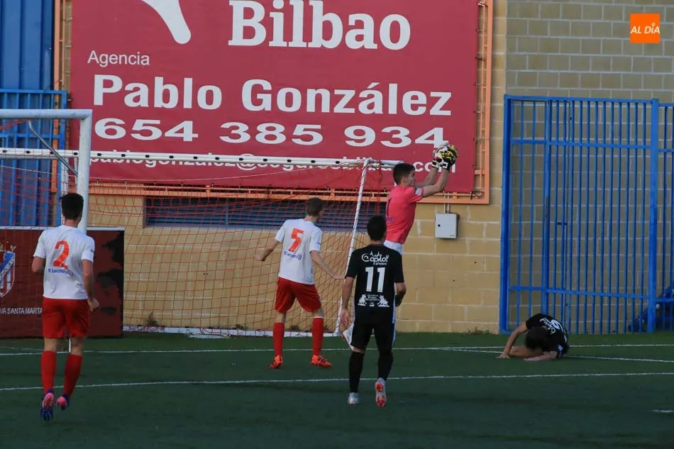Foto 10 - El Santa Marta se da un homenaje ante el Sporting Uxama (4-1)  