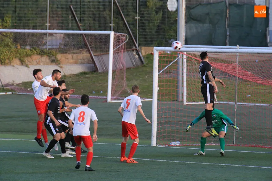 Foto 6 - El Santa Marta se da un homenaje ante el Sporting Uxama (4-1)  