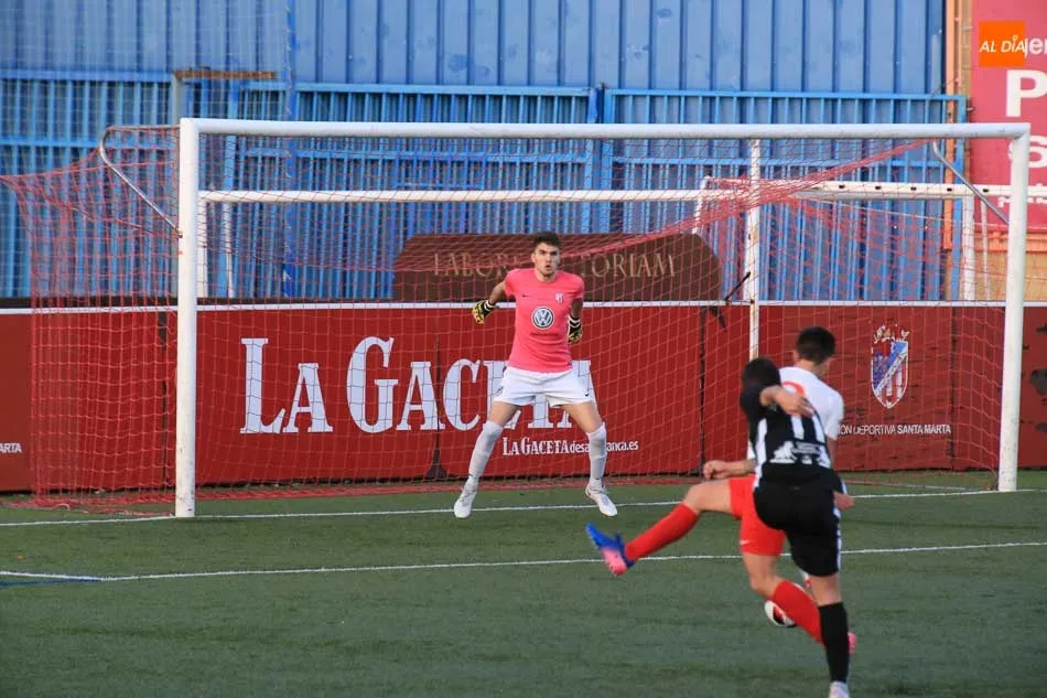 Foto 5 - El Santa Marta se da un homenaje ante el Sporting Uxama (4-1)  