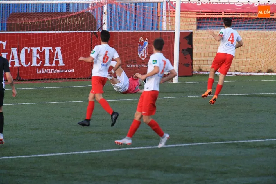 Foto 4 - El Santa Marta se da un homenaje ante el Sporting Uxama (4-1)  