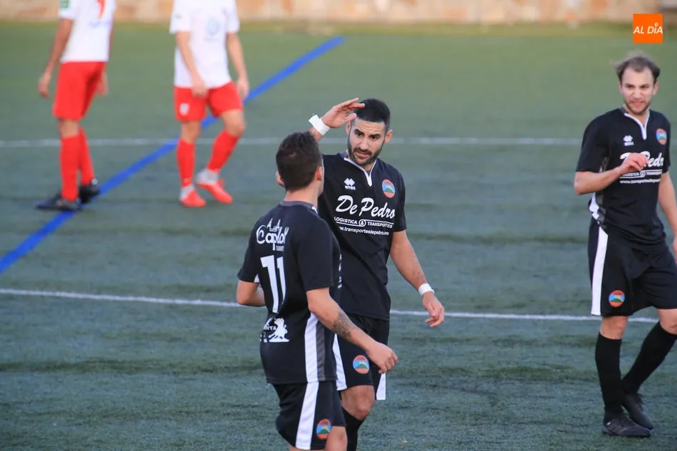 Foto 2 - El Santa Marta se da un homenaje ante el Sporting Uxama (4-1)  
