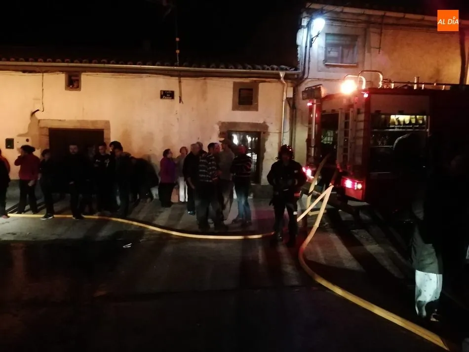 Foto 3 - Bomberos de Ciudad Rodrigo intervienen en la extinci&oacute;n de un incendio en una vivienda de San...