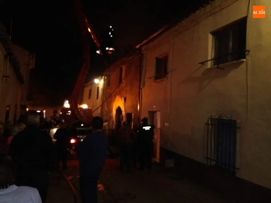 Foto 2 - Bomberos de Ciudad Rodrigo intervienen en la extinci&oacute;n de un incendio en una vivienda de San...