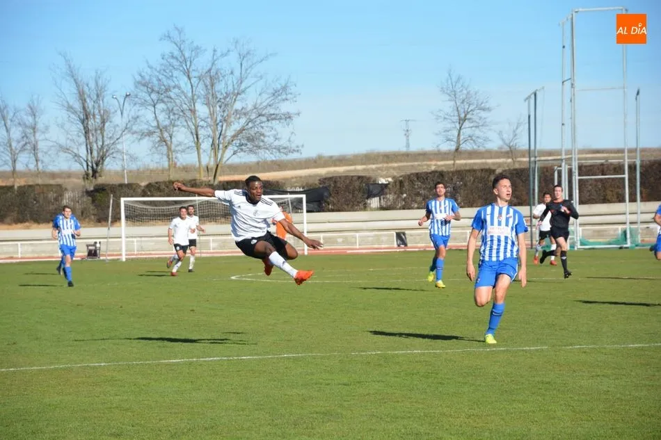 Foto 7 - El Salamanca UDS &lsquo;B&rsquo; se queda sin liderato al perder con el filial de la Ponferradina&nbsp;(1-2)  